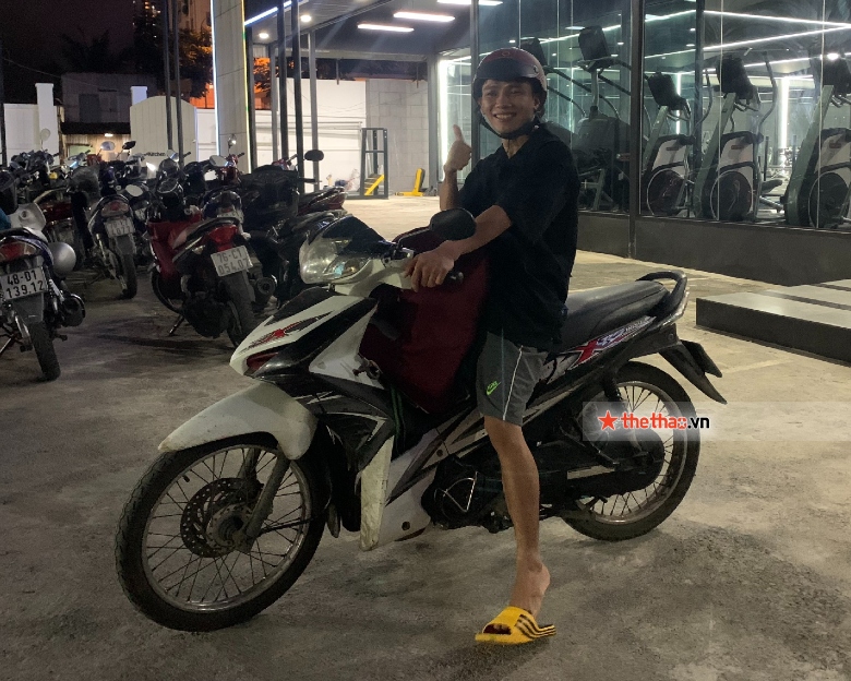 Le Huu Toan drove a motorbike home at the night of WBA Asia - Photo 3