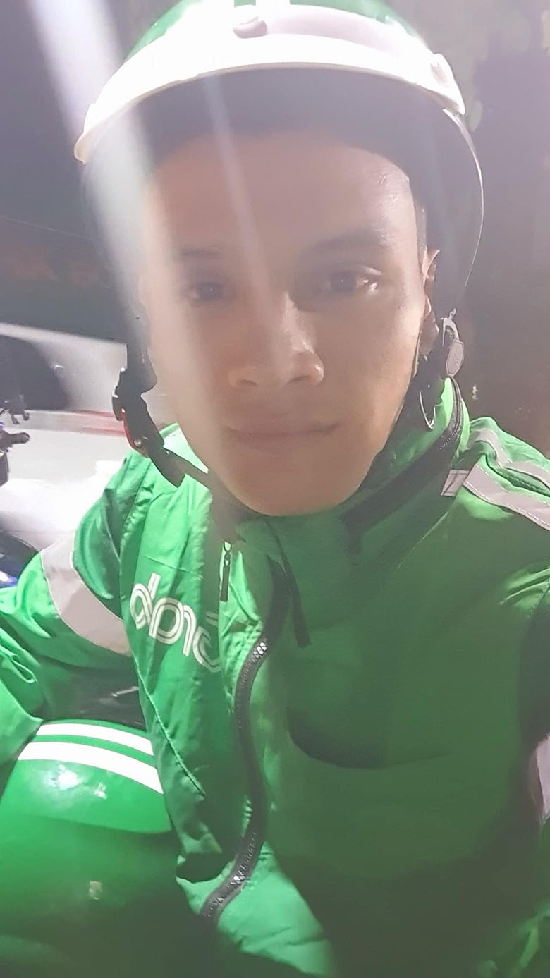 Le Van Tuan drove a motorbike taxi to pursue his dream with MMA Vietnam - Photo 1