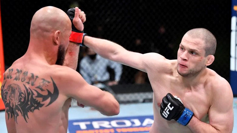 Lower Knockout Donald Cerrone, Alex Morono is rewarded - Photo 2