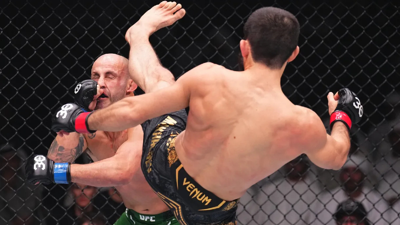 UFC 294: Makhachev won Volkanovski in the first half of the rematch - Photo 1