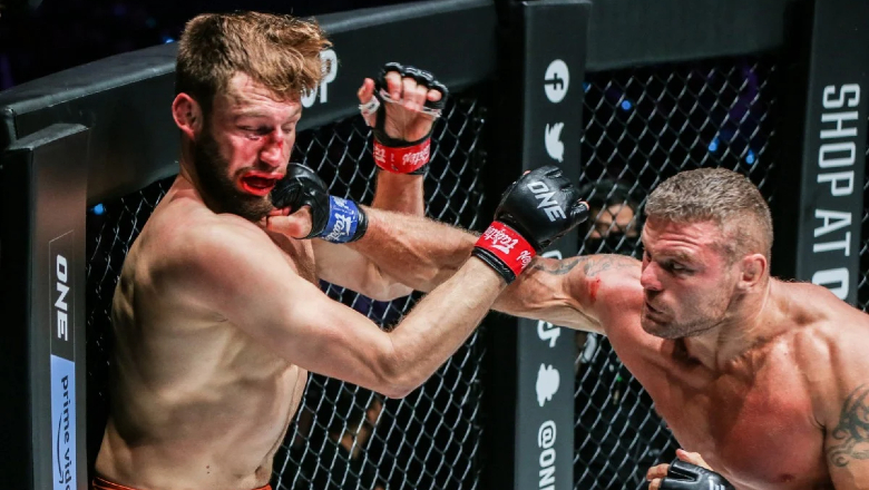 Malykhin is about to conquer the third weight class at One Championship - Photo 1