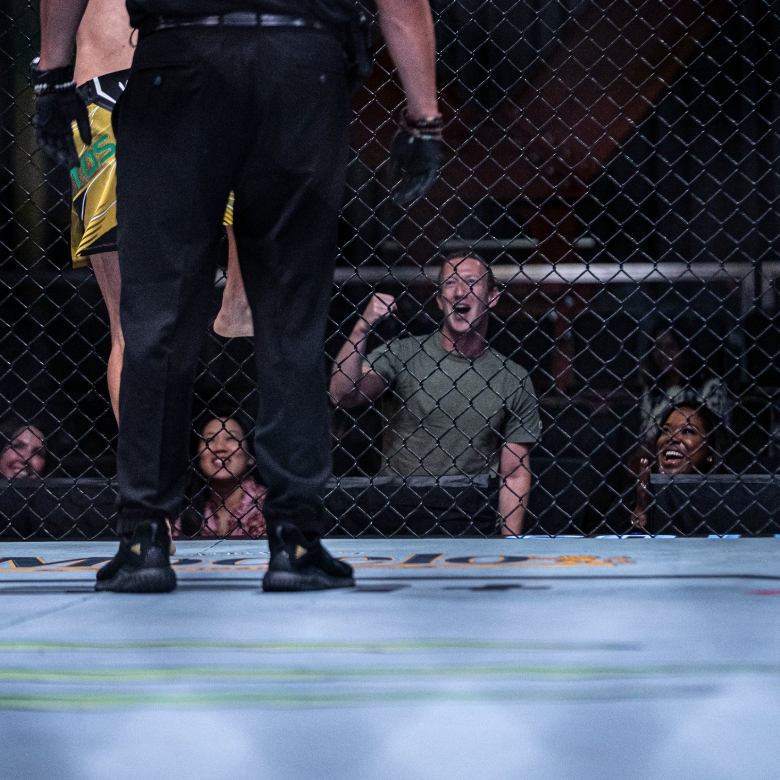 Mark Zuckerberg came to see UFC, Facebook encroached on MMA? - Photo 1
