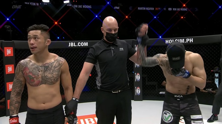 Martin Nguyen lost to Knockout before Kim Jae Woong with the right ward - Photo 1