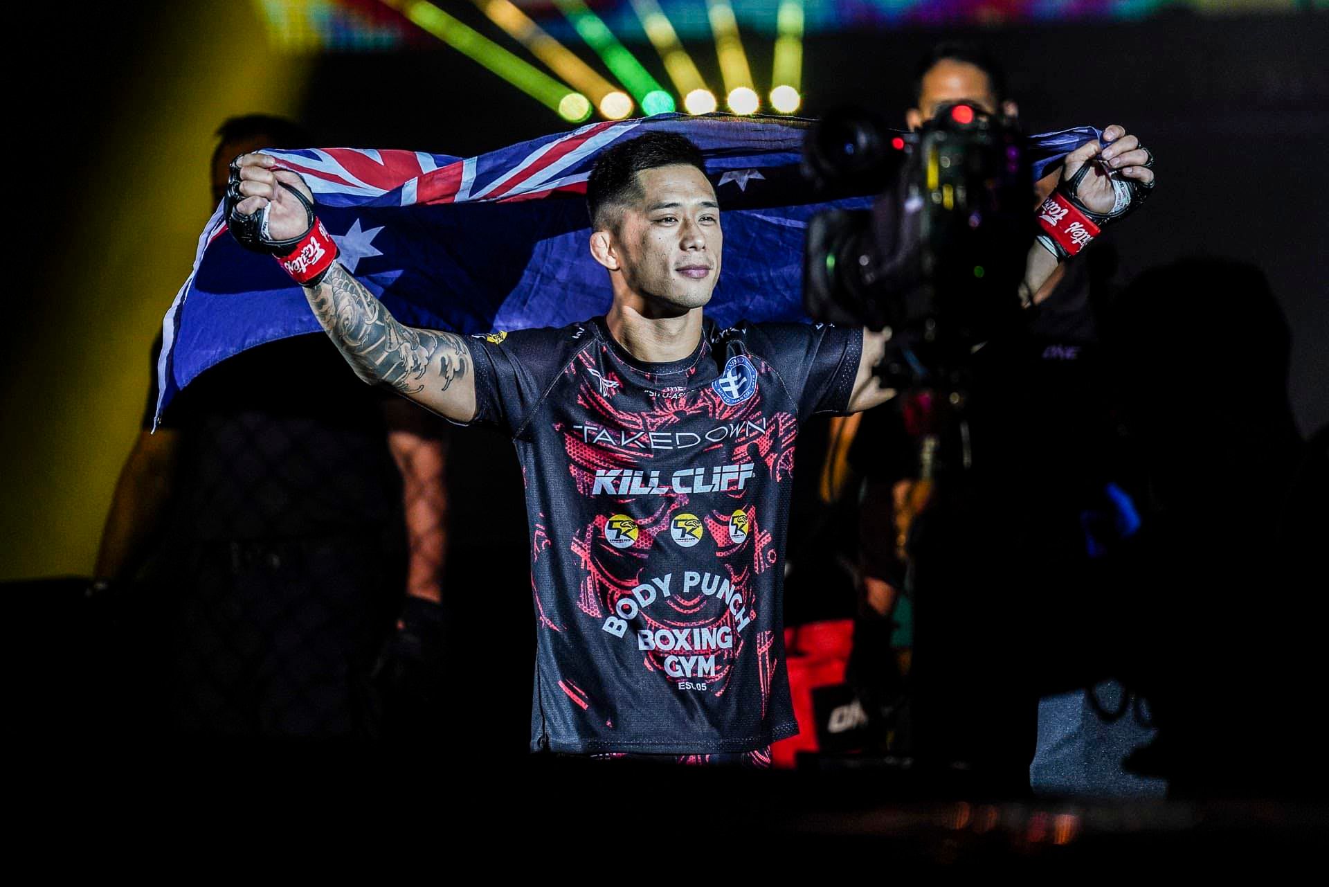 Martin Nguyen signed a new contract with One Championship, playing right in 2022 - Photo 1