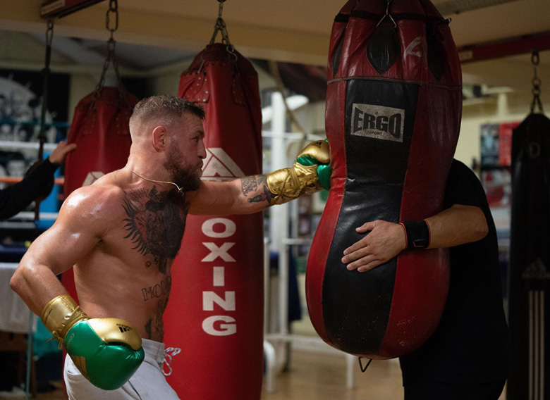 McGregor shows off his muscles before returning to UFC - Photo 2