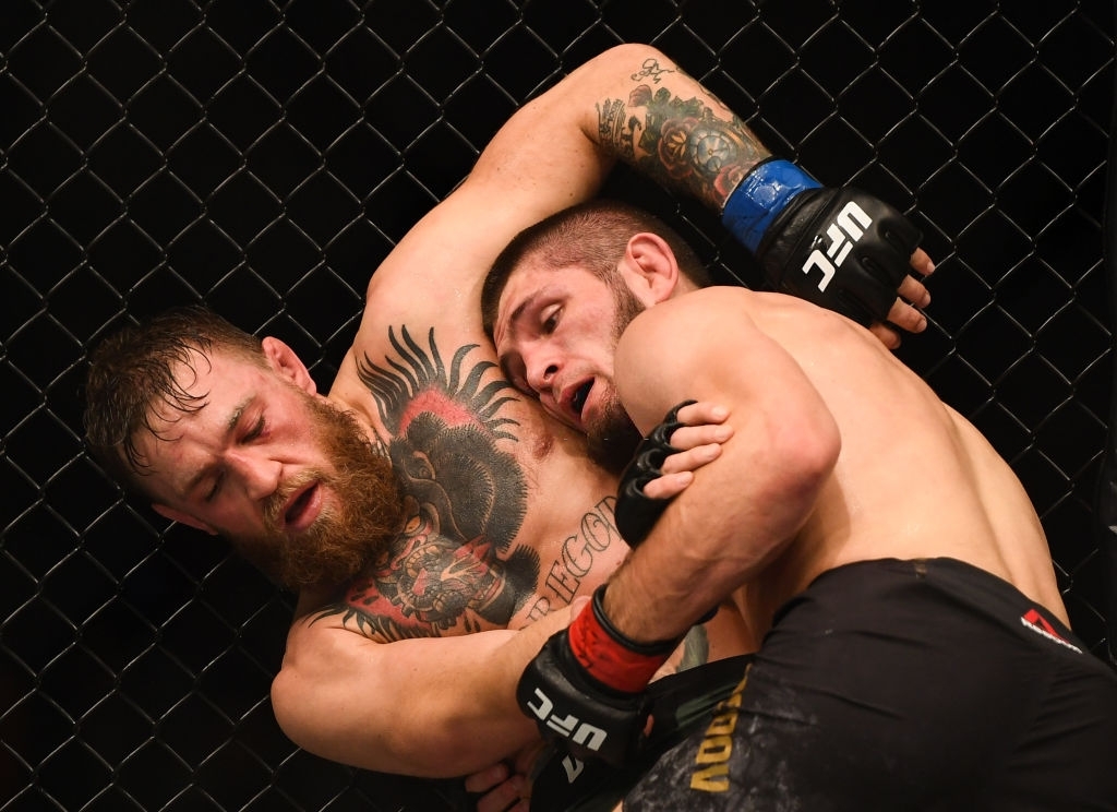 McGregor was criticized for touching the late father of Khabib Nurmagomedov - Photo 1