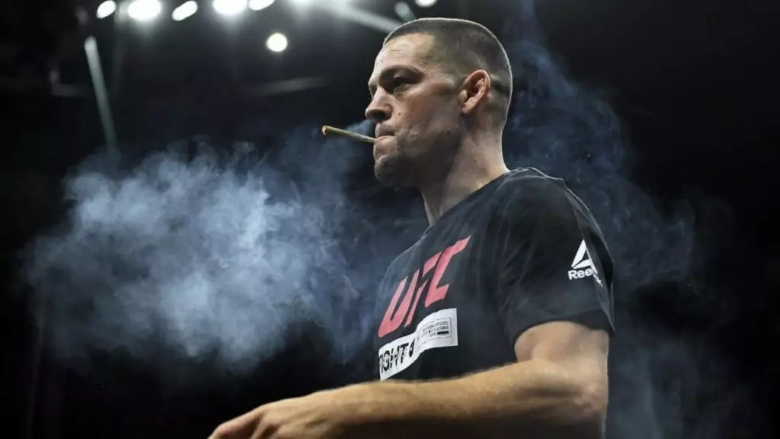 Nate Diaz fertile smoke at UFC press conference, not afraid of being forbidden in the door for banning - Photo 1