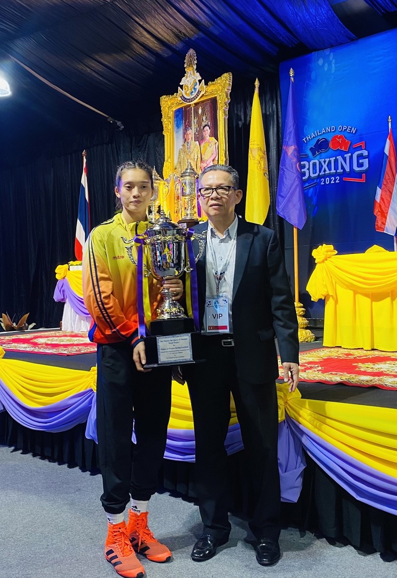 Nguyen Thi Tam received the best female athlete award for the expanded Thai Boxing Prize - Photo 1