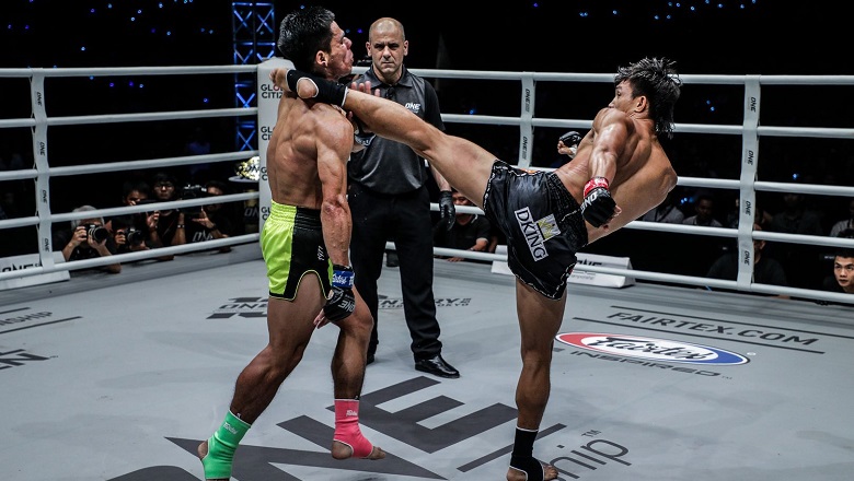 Nguyen Tran Duy Nhat guides the stone attack to defeat the opponents at One Championship - Photo 1