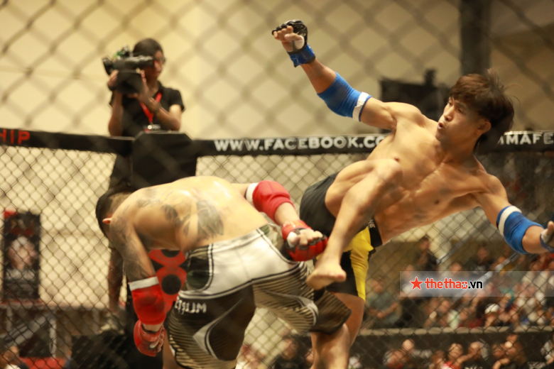 Nguyen Tran Duy Nhat won the opening match of Lion Championship with an elbow break - Photo 3