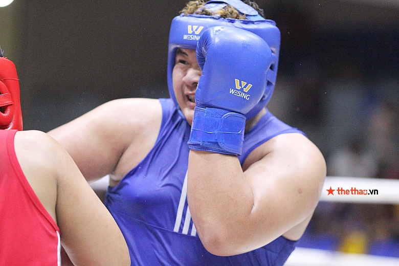Nguyen Van Duong jokes with super heavy weight fighters in the national boxing tournament - Photo 2