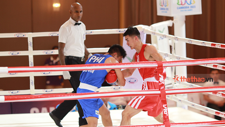 Nguyen Van Duong was tried to lose to the Philippine boxer in the third half - Photo 1
