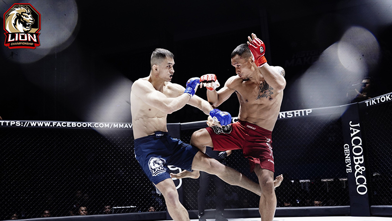 Nguyen Van Kamil fighting the championship with Ban Van Hoang at Lion Championship 11 - Photo 1