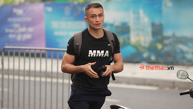Nguyen Van Kamil rides a car to the gym before the Lion Championship - Photo 1