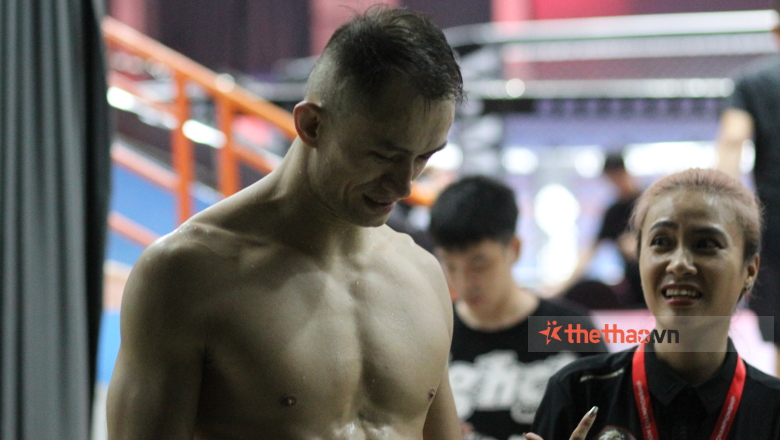 Nguyen Van Kamil was surprised to know that he was marked to lose to Tran Quang Loc all 5 rounds - Photo 1