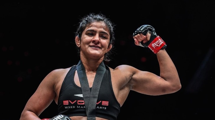 One: Dangal - One gift for Ritu Phogat - Photo 1