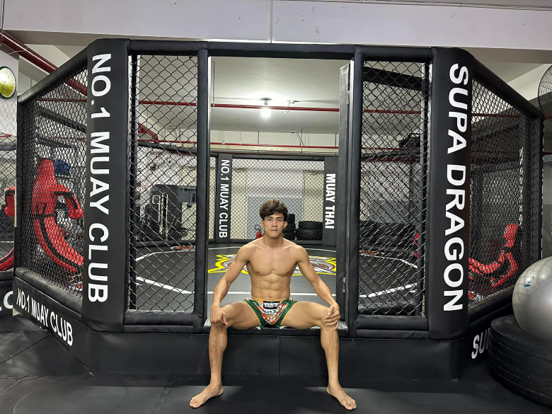 Only bought the octagonal cage to the gym, continuing to fight MMA in 2023? - Photo 1