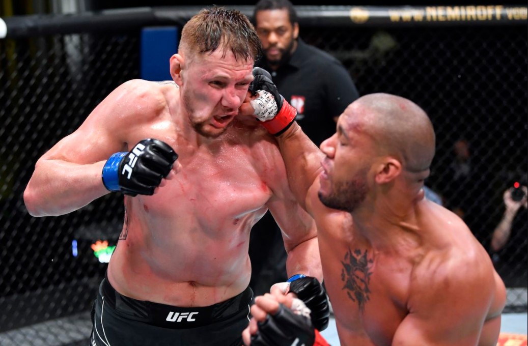 Raoni Barcelos and Timur Valiev received the FOTN title and $ 50,000 from UFC Vegas 30 - Photo 3