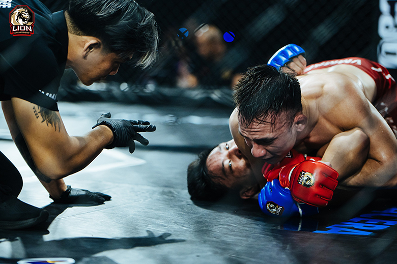 Referee Lion Championship: 'Song Tung' uses mouth and mouth even when playing - Photo 1