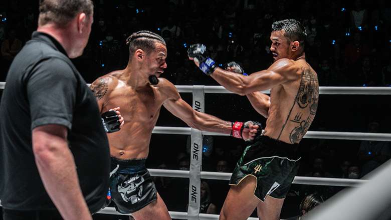 Regian Eersel Lower Ko Sinsamut Klinmee, successfully defended the One Championship championship belt - Photo 1