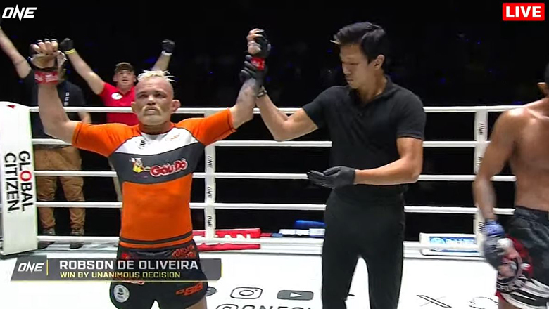 Robson Oliveira won the second consecutive match at One Lumpinee - Photo 1