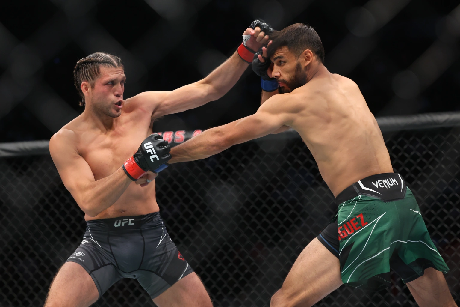 UFC on ABC 3: Rodriguez lowered Ortega in the first half - Photo 2