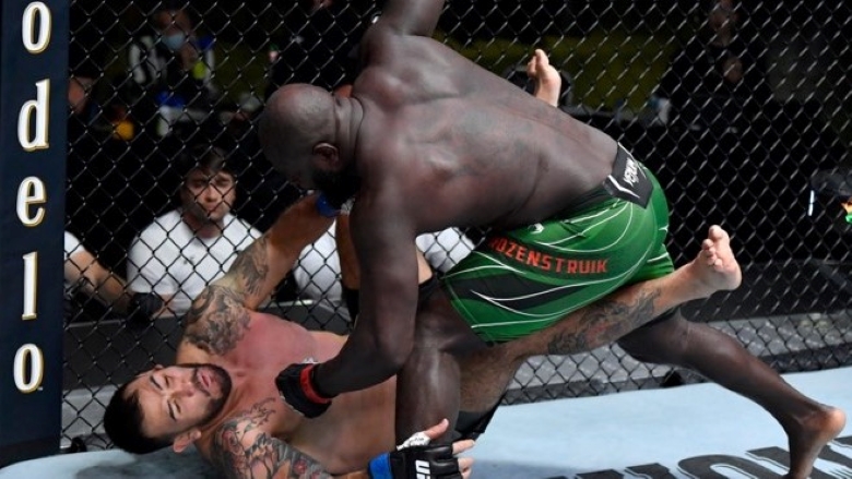 UFC Vegas 28: Rozenstruik won TKO in the first half against Sakai - Photo 1