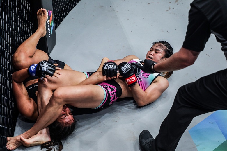 Stamp Fairtex became the first person to hold the One Championship belt in all 3 Muay - Kickboxing - MMA - Photo 1