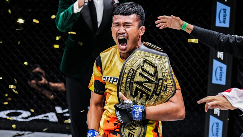 Superlek lowering Jonathan Haggery, with more One Championship - Photo 1