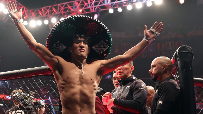 The UFC prodigy aims to win the championship of 3 different weight classes - Photo 1