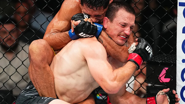 The boxer was hospitalized 2 times after the defeat at UFC 312 - Photo 1