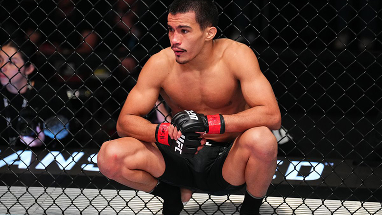 The boxer used the 'crane' at UFC threatened to kill - Photo 1