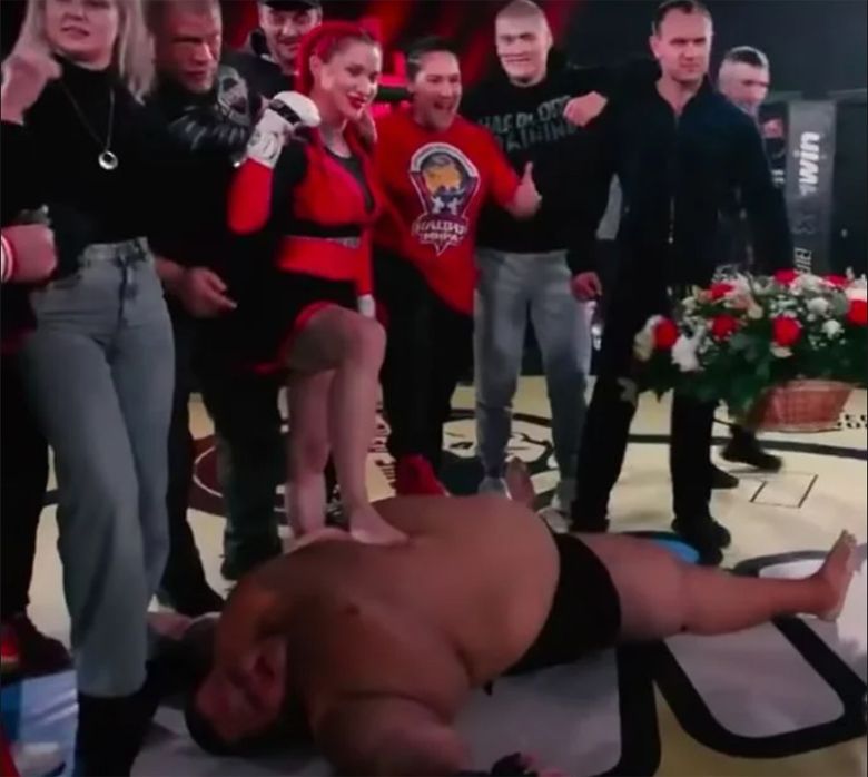Female boxer defeated a man weighing 180kg - photo 2