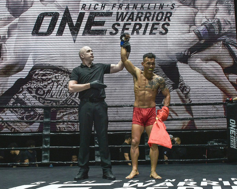 The first professional MMA boxer of Vietnam retired - Photo 1