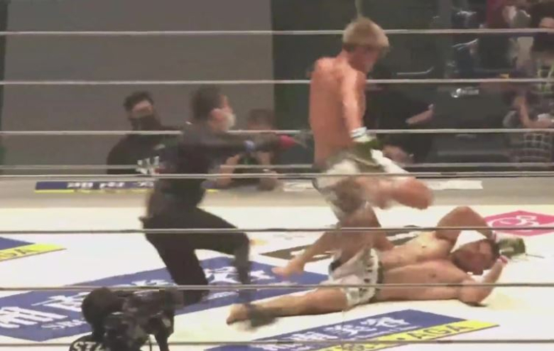 Former UFC boxer shot at the opponent to win the knock out - Photo 2