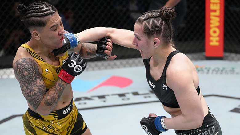 The former UFC female champion is lost because of a bra - photo 1