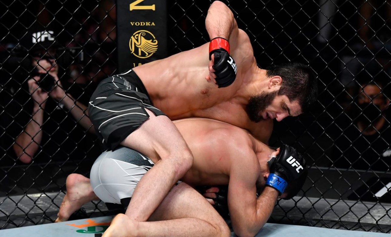The reaction of Michael Chandler when being Islam Makhachev called: To see what he can do - Photo 1