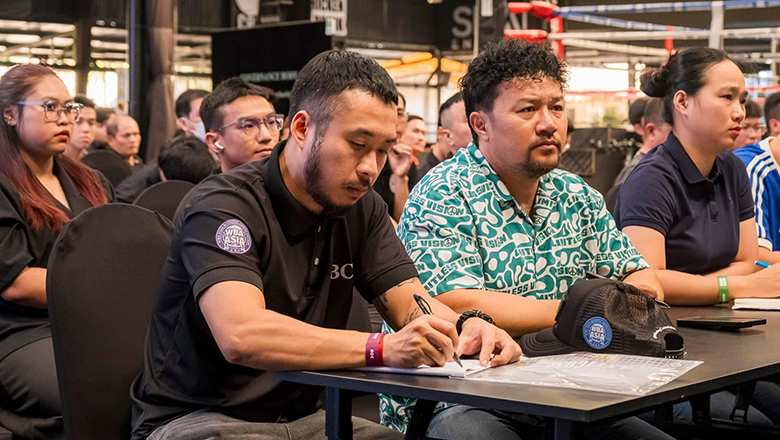 The representative of Vietnamese players studied as a professional boxing boss - Photo 1