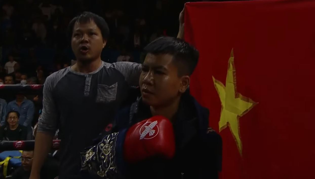 Thu Nhi lost to Vallle, no longer an unbeaten champion - Photo 3