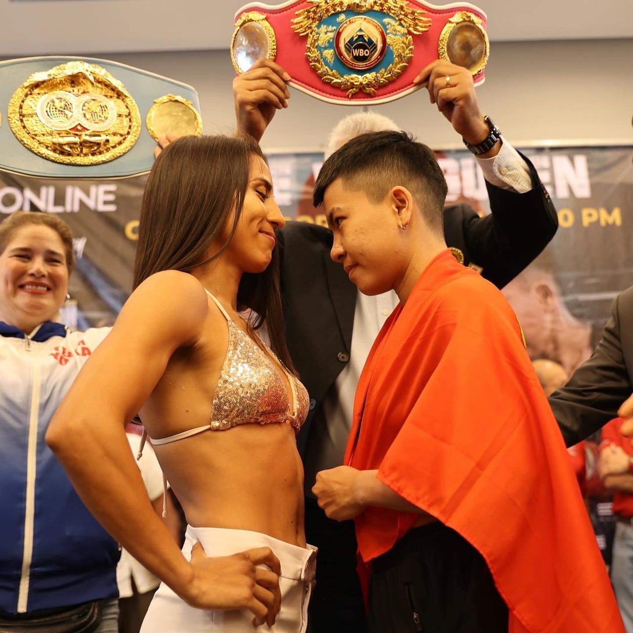 Thu Nhi passed the weight test, met with Vallle before the match - Photo 1