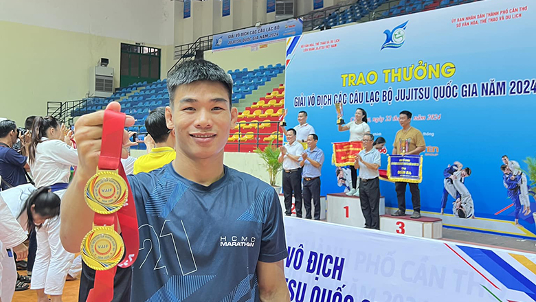 Tran Ngoc Luong won a brace of gold medal at the National Jujitsu tournament - Photo 1