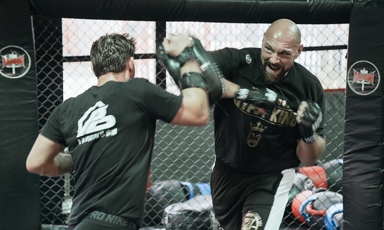 Tyson Fury bored boxing, want to change his job into a MMA boxer? - Photo 1