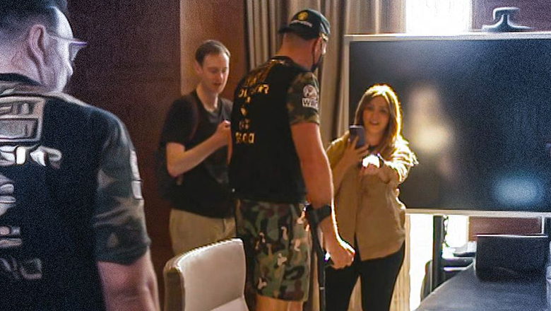 Tyson Fury must be crutches before the match against USYK - Photo 1