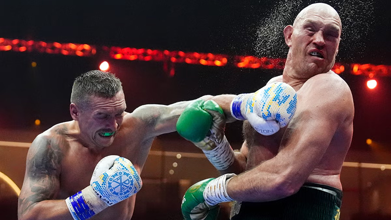 Tyson Fury rematches Oleksandr usyk in December - Photo 1