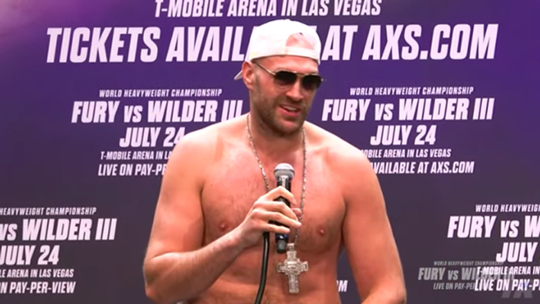 Tyson Fury will gain weight to 300lbs to crush Deontay Wilder in the 3rd rematch - Photo 1