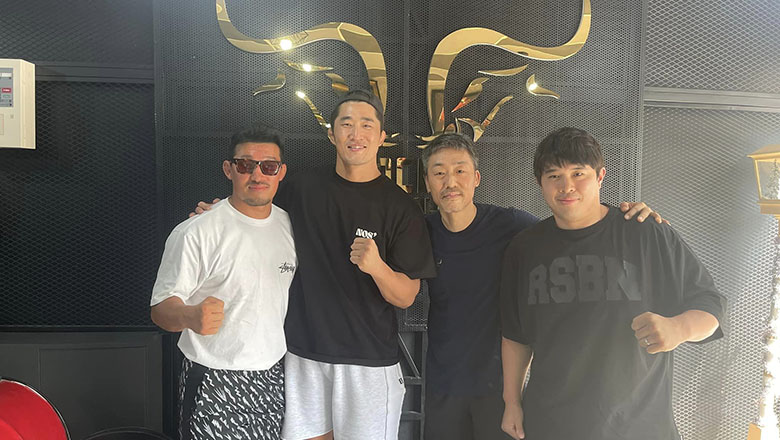 UFC boxers who won the award of the year to visit Vietnam - Photo 2