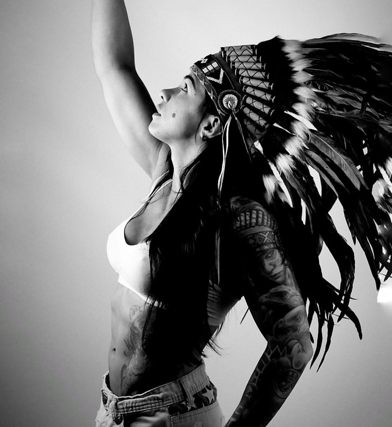UFC boxers show off fiery body with super cool tattoo, honor the beauty of women - Photo 1