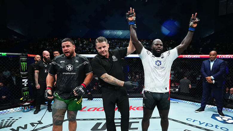 UFC referee was 'horned' in the middle of the event because of the wrong mark - Photo 1