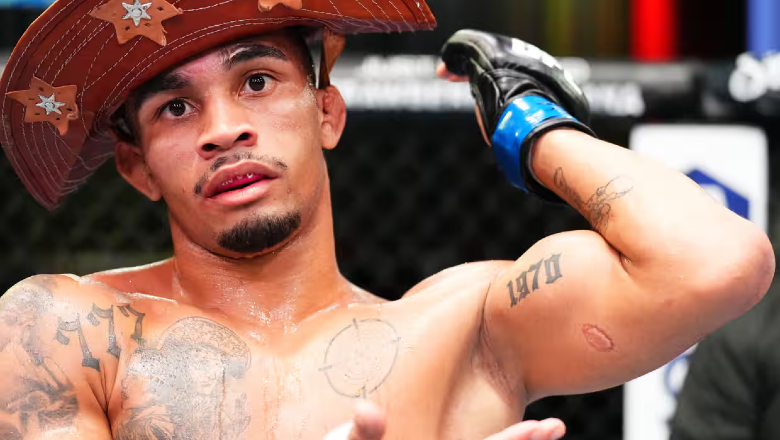 UFC rookie was fired for biting the opponent, the victim was rewarded with money - Photo 1