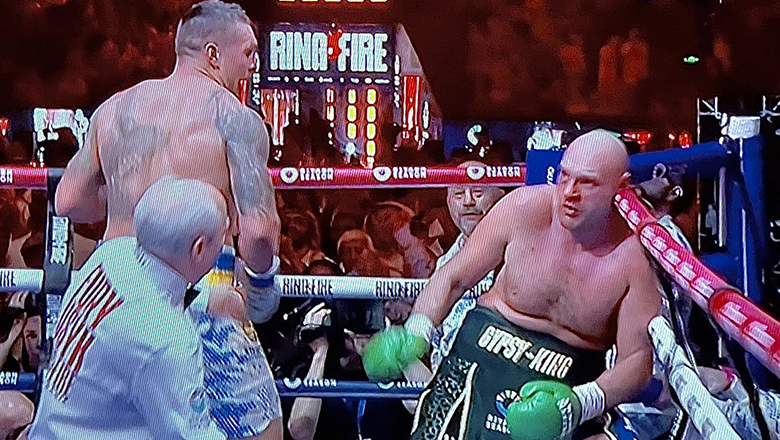 USYK won the Tyson Fury point, acquiring the entire Heavyweight championship belt - Photo 1